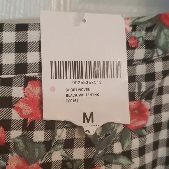 Forever 21 ruffled shorts - Picture 2 of 5